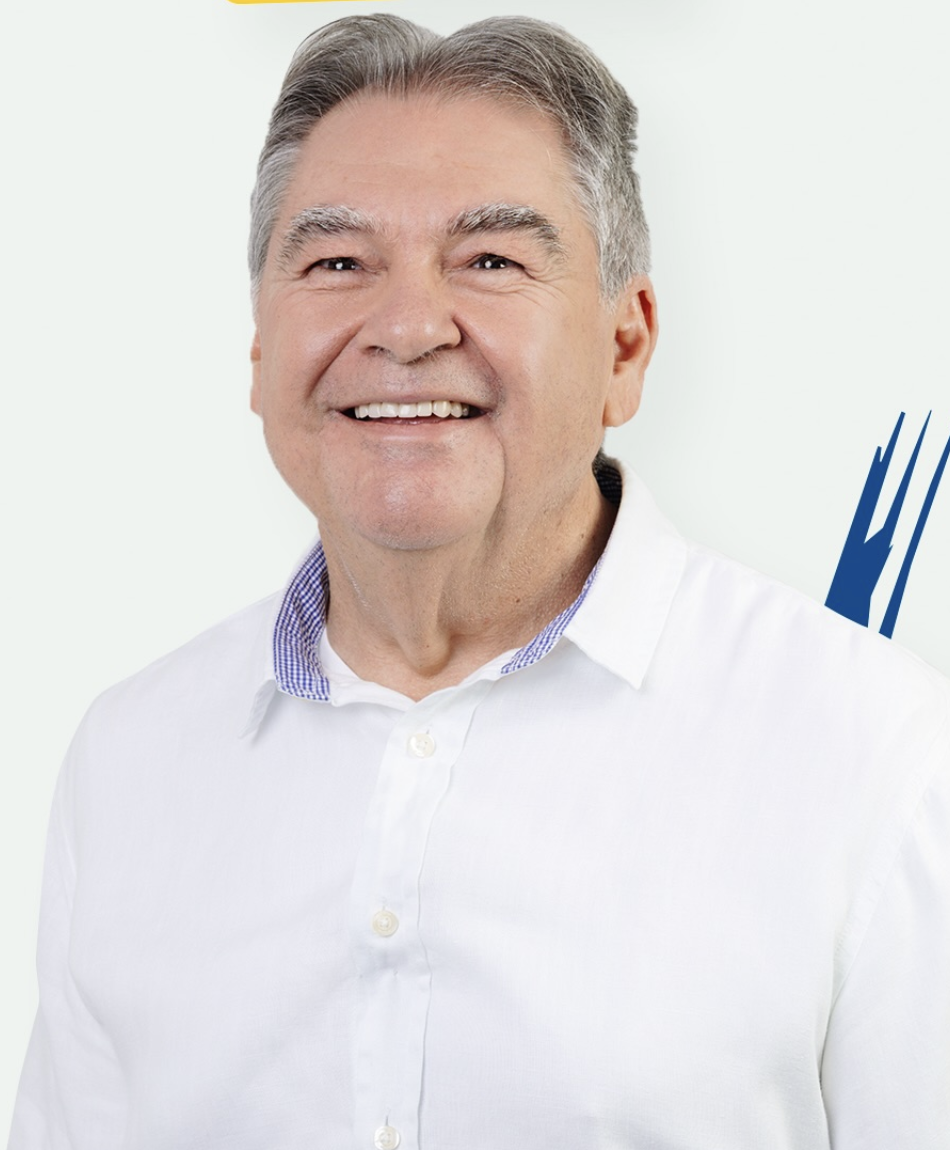 Lindolfo Pires de camisa branca sorrindo